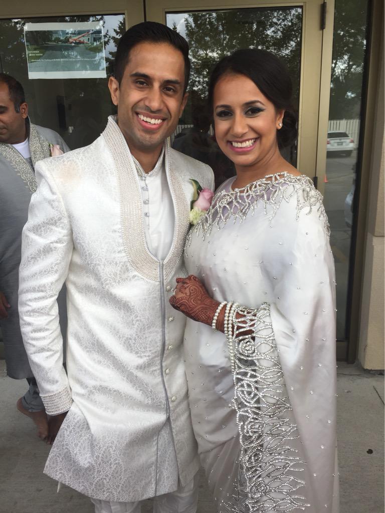 pal_itics's tweet photo. THEYRE MARRIED FOLKS #farahwedsnahid http://t.co/zvXU3mPaui