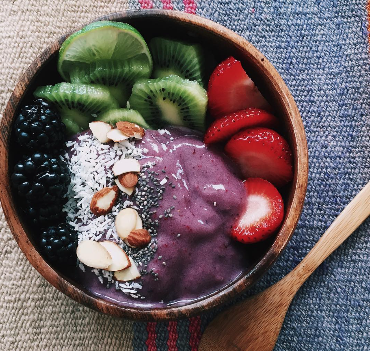 MotelRocks's tweet photo. Smoothie bowls are the yummiest thing EVER 😻 Follow @missnizz @lalelex and @emclarke12 for the best insta-spiration 🍧 http://t.co/vBIVhfs8HC