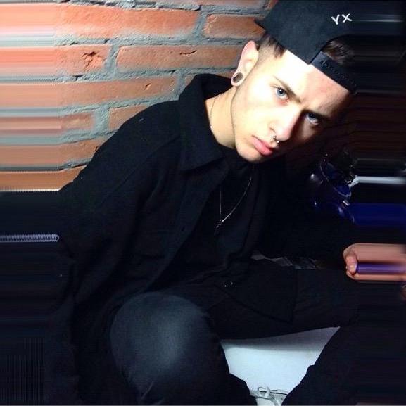 angelinarpgsscl's tweet image. 1 ou 2?