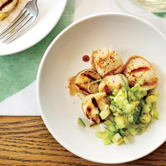 foodandwine's tweet photo. 7 awesome recipes for honeydew, the last fruit left in the salad bowl: http://t.co/X0ZWUti8yT http://t.co/51Tr2OERf2