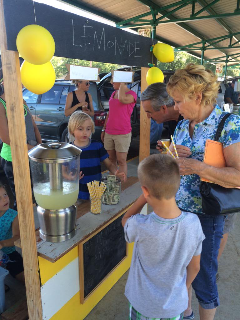 Kids at market Square today selling lemonade stop by and have some #marketsquareparistx #cityofparistx