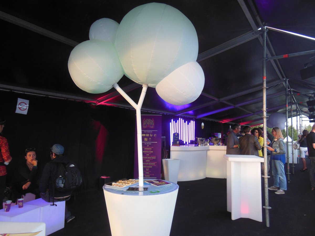 Luminoz's tweet photo. Retrouvez les structures LED de @Luminoz en direct de l'espace VIP du Festival @LesNuitsSecrtes ! http://t.co/xdWAzZtu4d