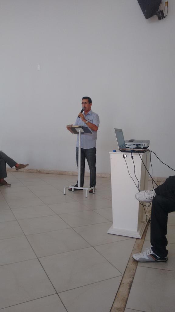 IBHJ's tweet photo. Já chegando ao final do nosso encontro, nossa terceira e última palestra: "O desafio do líder cristão na família". http://t.co/K8XOwKPmN1