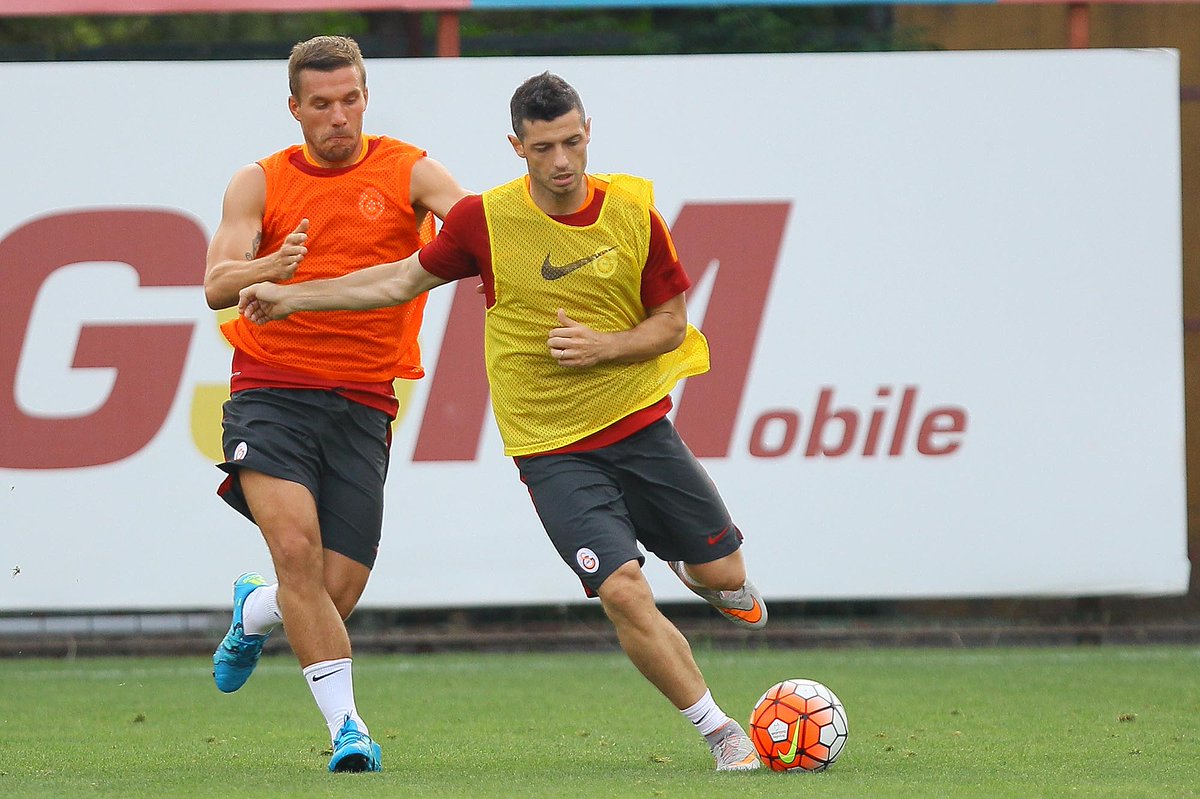 For all the photos of this evening's training session: http://goo.gl/mo56JX