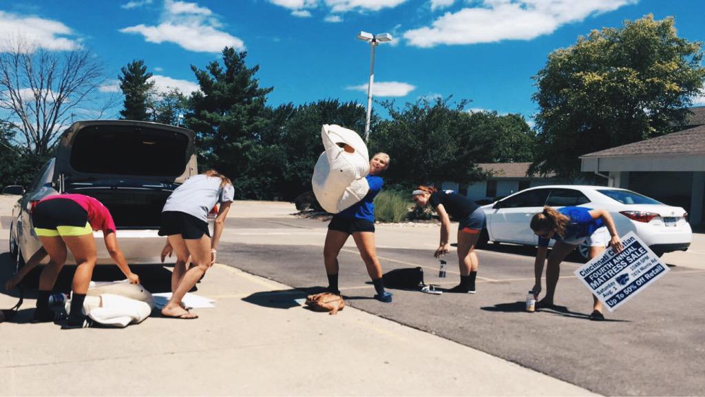 taymay282's tweet photo. Come buy a mattress or push someone in a mattress suit down to see how long it takes for them to get up #bballTEAM 🏀 http://t.co/Tza0f8xAUj