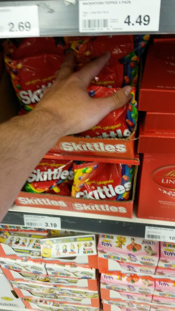chrisjaworsky's tweet photo. When u finally get to go shopping without your parents and they can't say no to everything. #NoDave #NoJan #NoProblem http://t.co/j2IKHYcKzI
