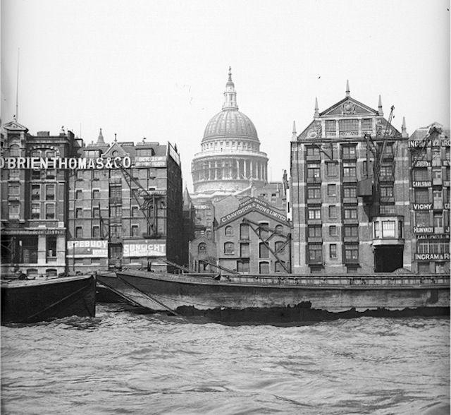 LDNhistory's tweet photo. A view of St Paul's Cathedral from the River Thames http://t.co/yJqWlNcDFP