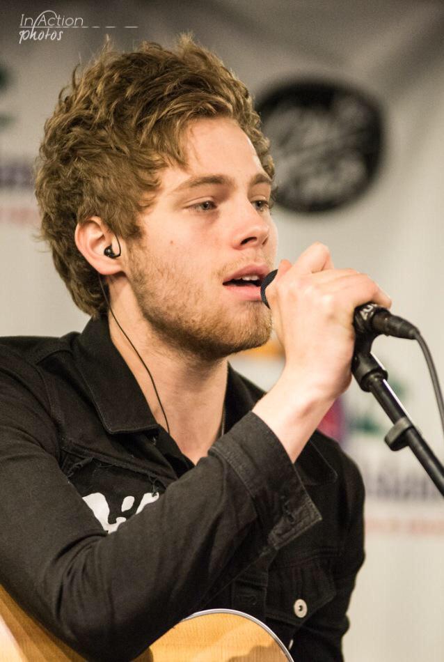 lukewithstubble's tweet photo. I just don't even know how to live anymore http://t.co/hPPjJTGWb4