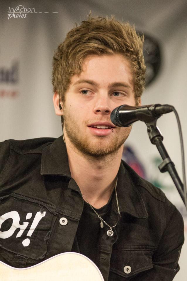lukewithstubble's tweet photo. I just don't even know how to live anymore http://t.co/hPPjJTGWb4