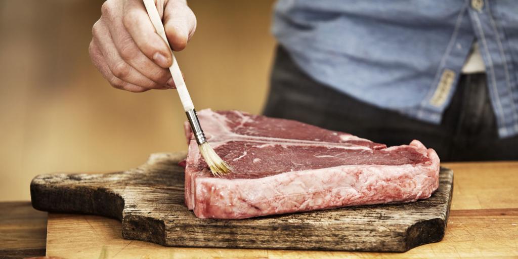 esquire's tweet photo. Cooking is a sport, so treat it that way: http://t.co/gZLKLvqdSV http://t.co/DafaoL4biX