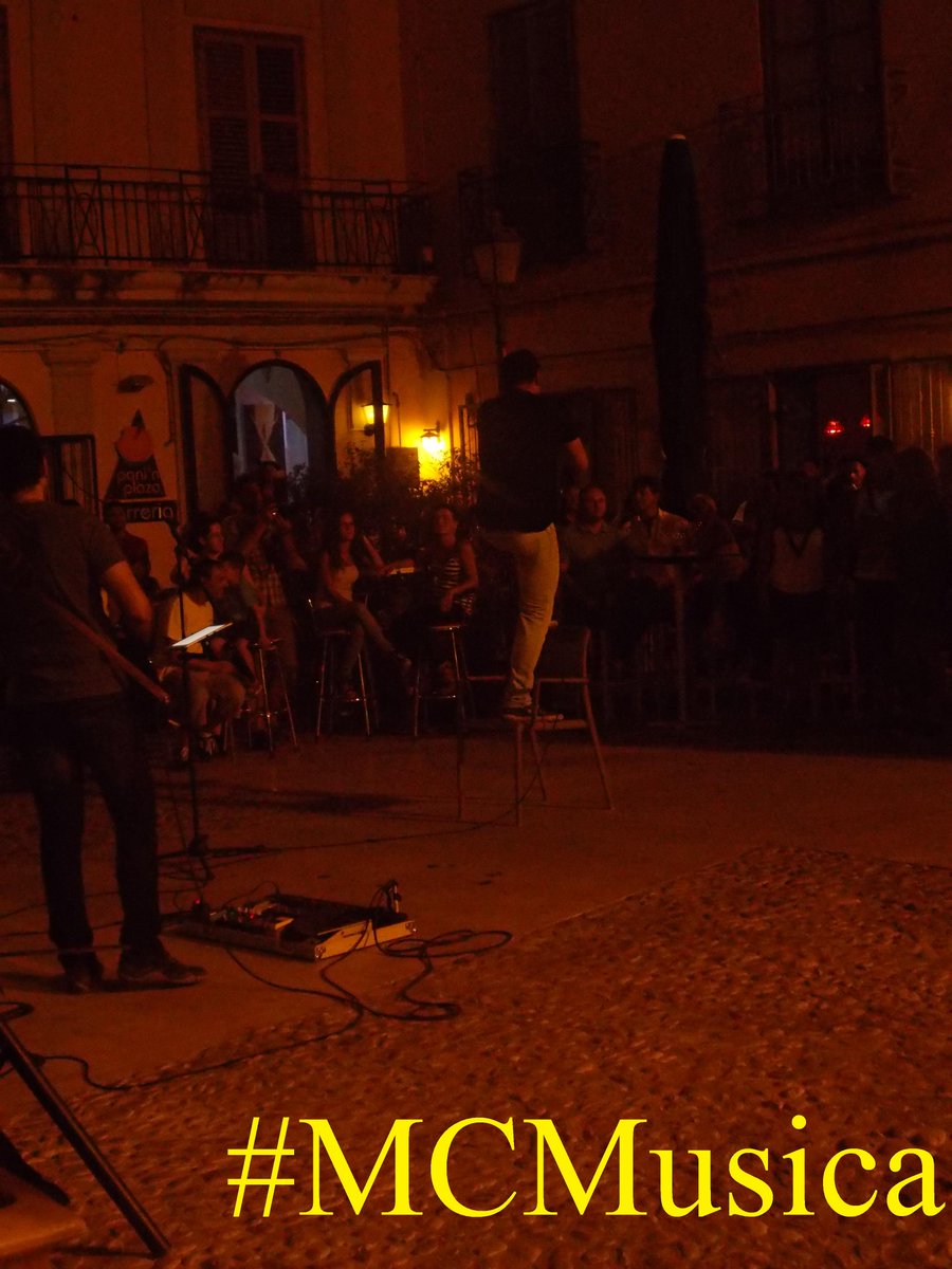 CMMusicaBlog's tweet photo. Buona musica a Catania agli UltraviXen. #MCMusica #CMRockIt  @OutsidersMusica @SardegnaG @LrnzGnntt http://t.co/xwdICfZyQr