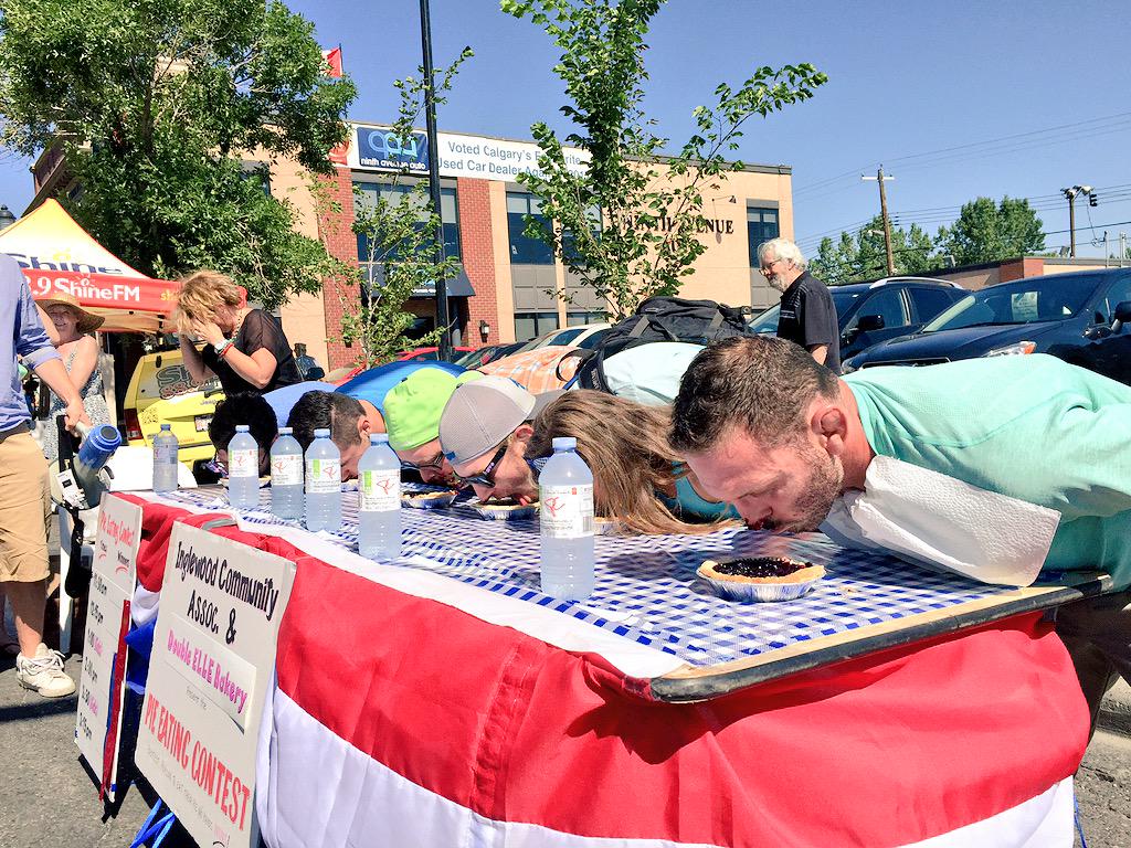 RANSOM_MONEYBAG's tweet image. Well... I tried. #PieEatingContest @sunfestyyc