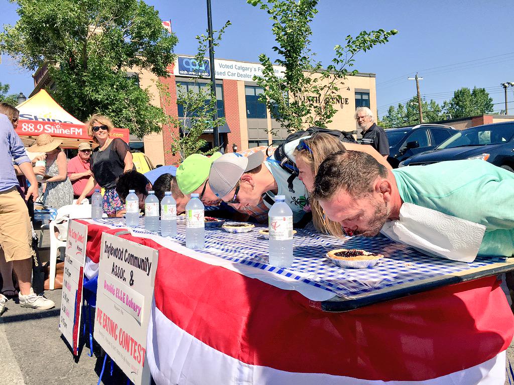 RANSOM_MONEYBAG's tweet image. Well... I tried. #PieEatingContest @sunfestyyc