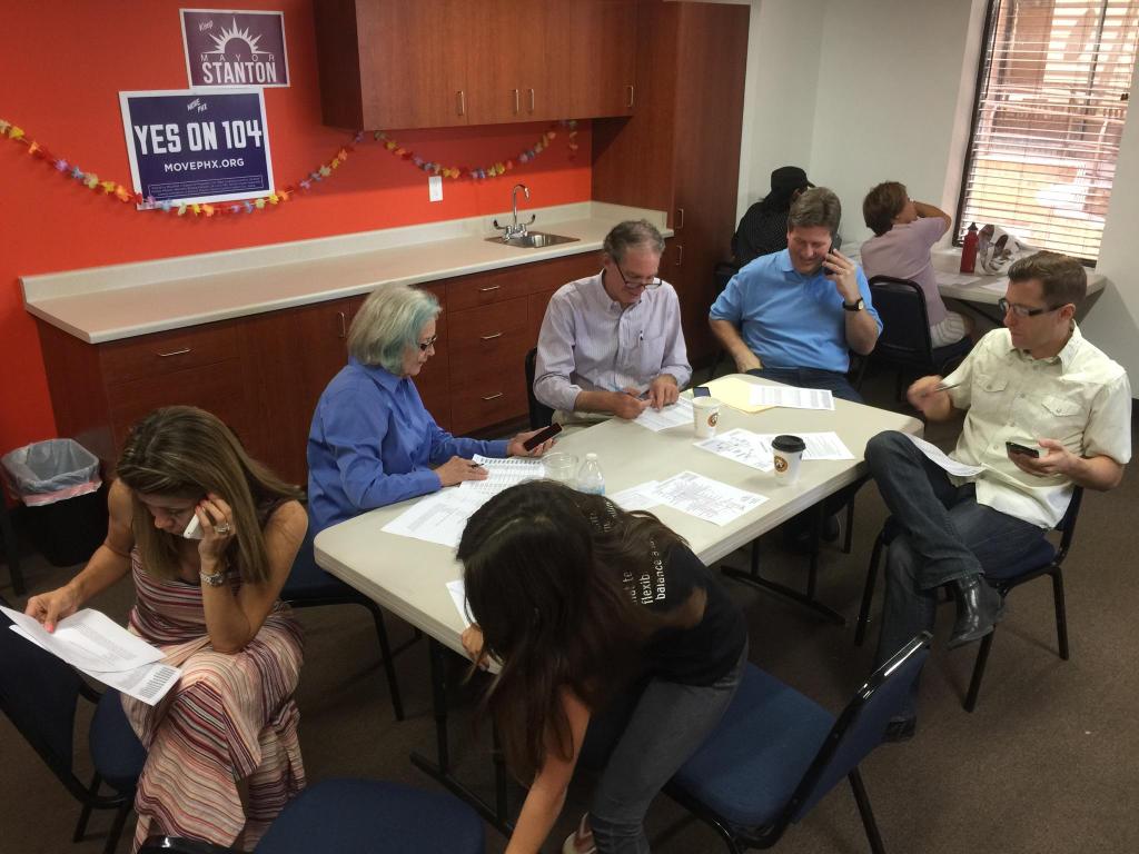 MaricopaDems's tweet photo. Phoning with the Mayor. #KeepStanton http://t.co/oUSuTY0pSQ