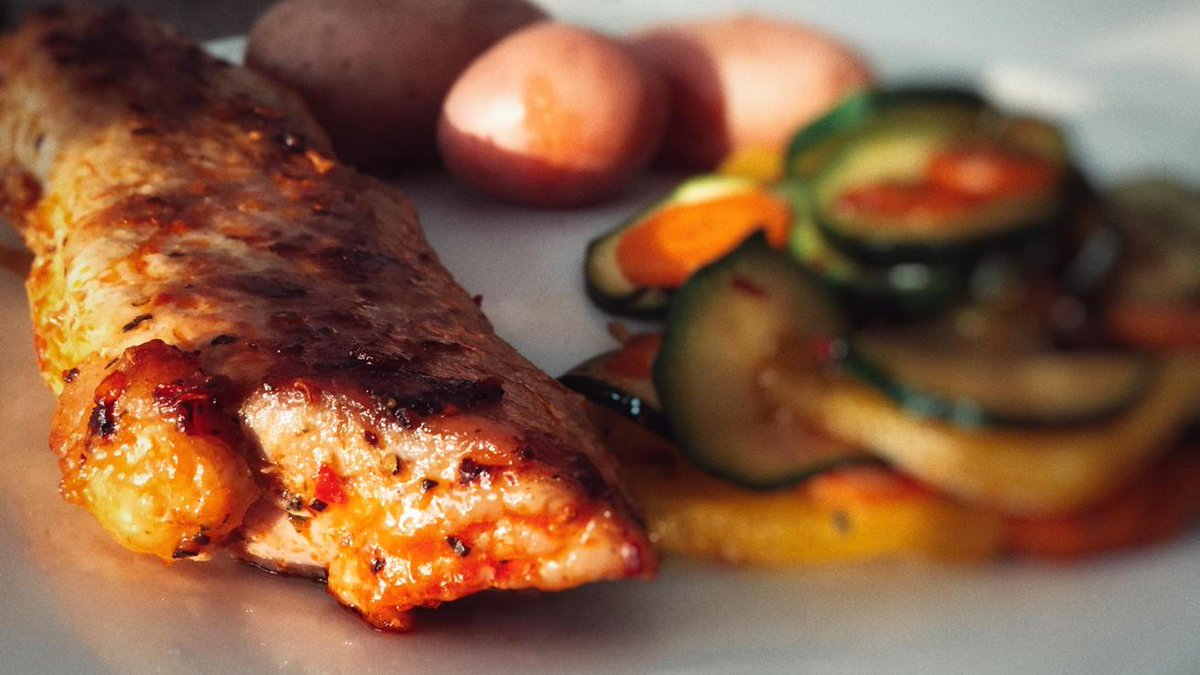 kabeljauinferno's tweet photo. der fokus liegt ganz klar auf dem fleisch.
#dinner #teamNomNom http://t.co/D257hly8Gr