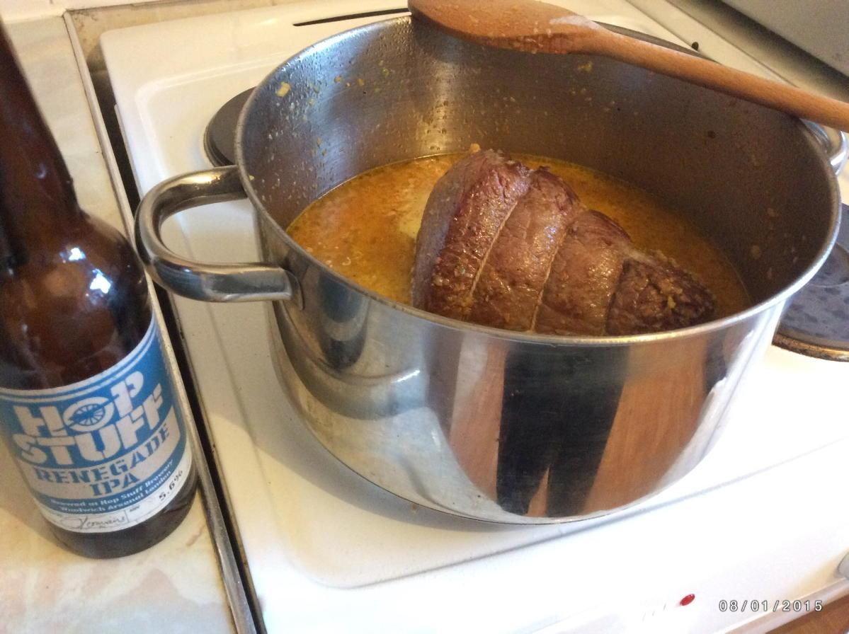Experimenting cooking with @Hopstuffbrewery renegade ipa ... And topside beef ... Looking good !