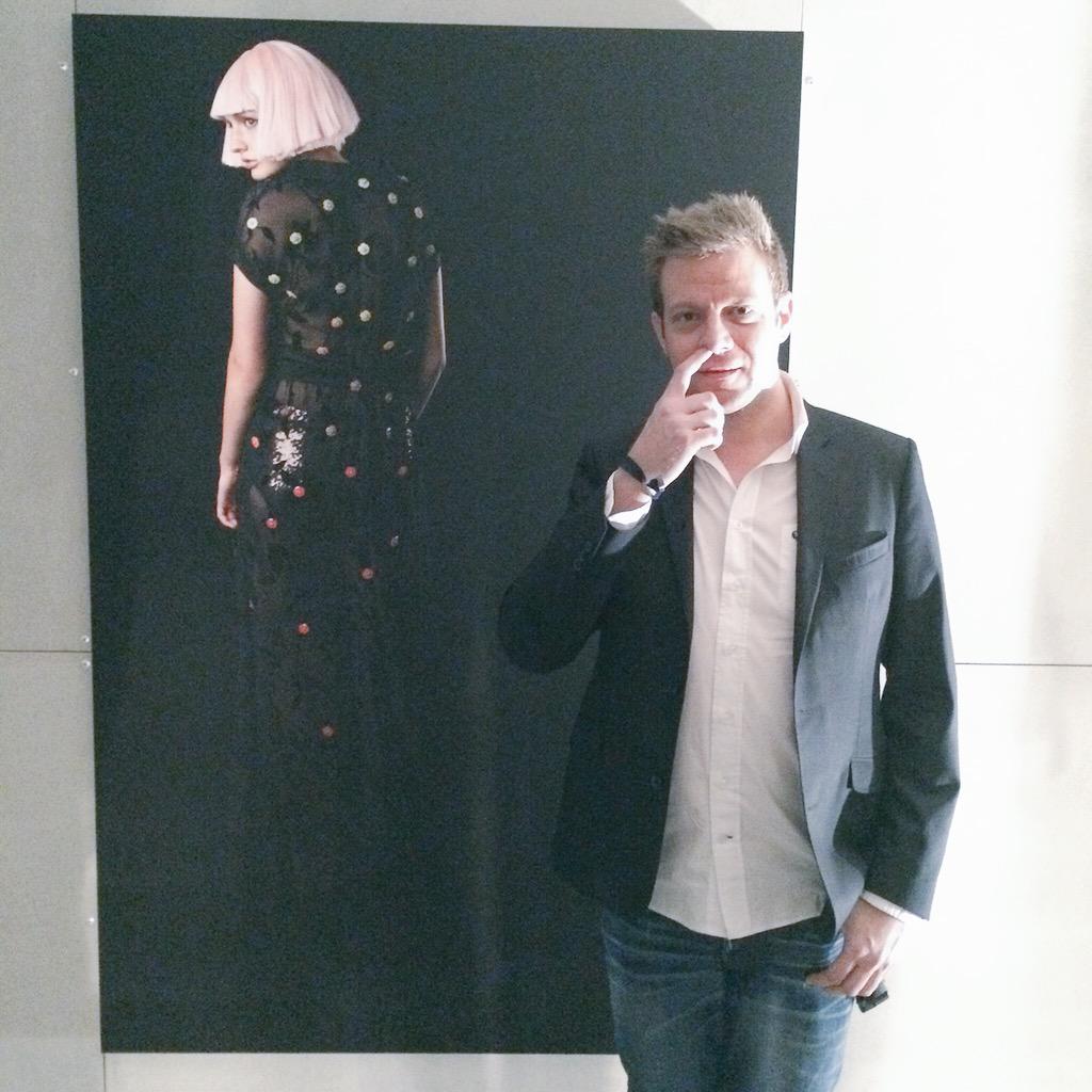 GRPcr8's tweet photo. @SDRphoto with his exhibition picture at the @KLuKCGDT #KLuKCGDTartisan exhibition. http://t.co/FosPACh73o