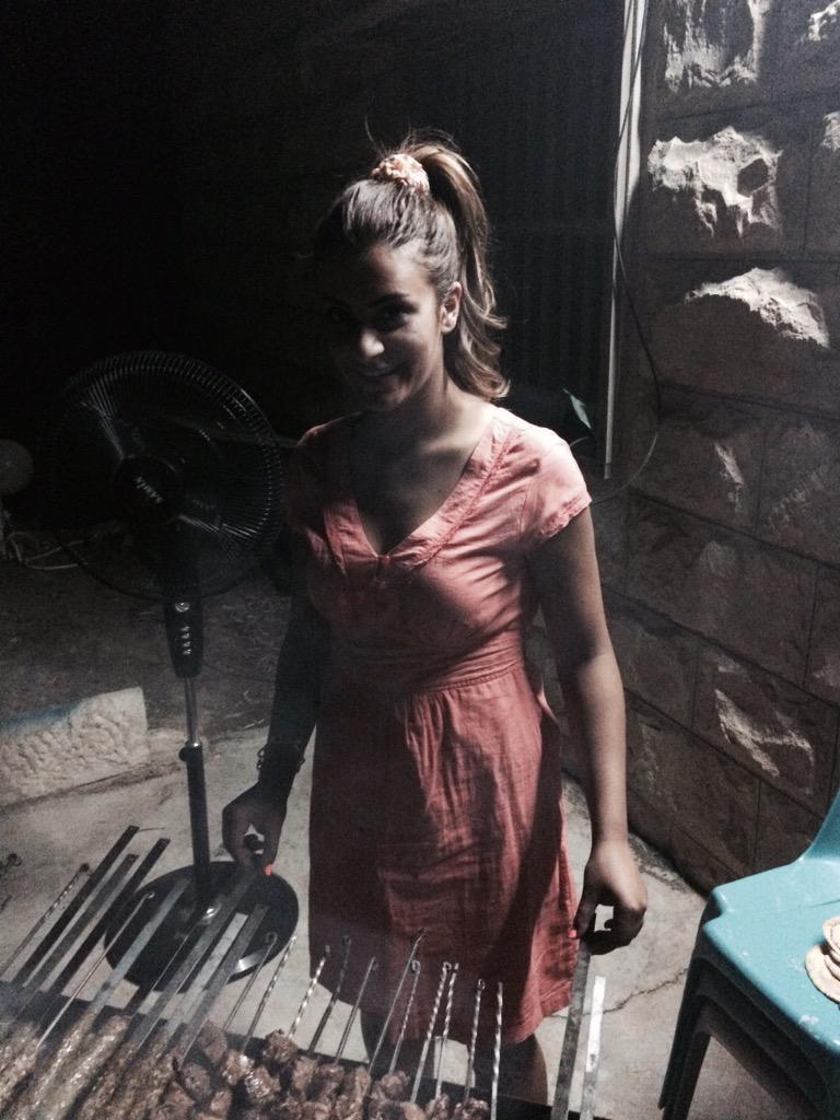 MartinaMajdi1's tweet photo. What's better than a BBQ at home #BBQ #SaturdayNight #LoveJo #OurJordan #Jo #MartinaMajdi http://t.co/HpimaE2L0G