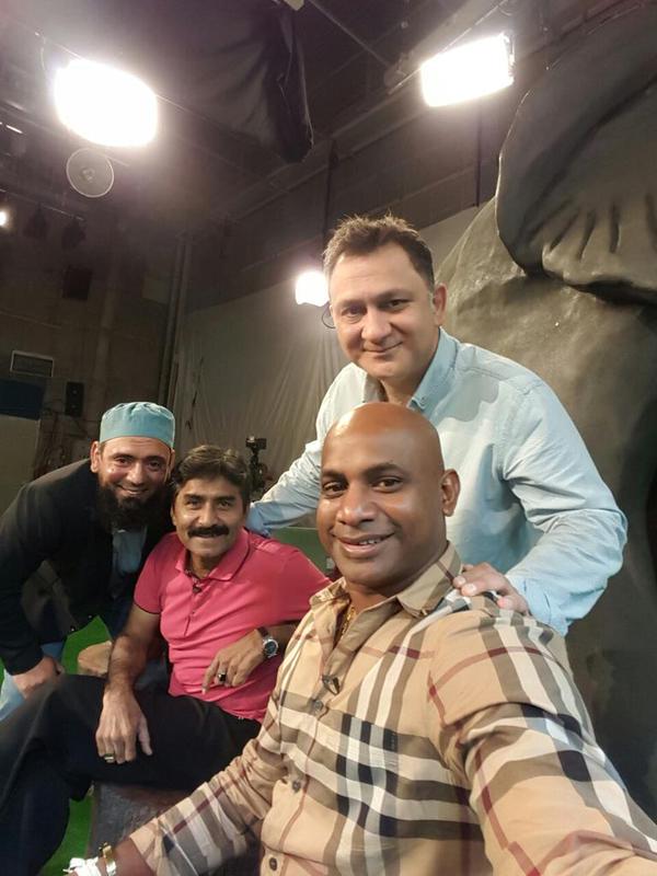 FahadZeb1's tweet photo. @sanath07 selfie with @Saqlain_Mushtaq @JavedMiandadpk and @DrNaumanNiaz
#PakvsSL
#AmbassadorsOfCricket http://t.co/WJXMyWkvkk