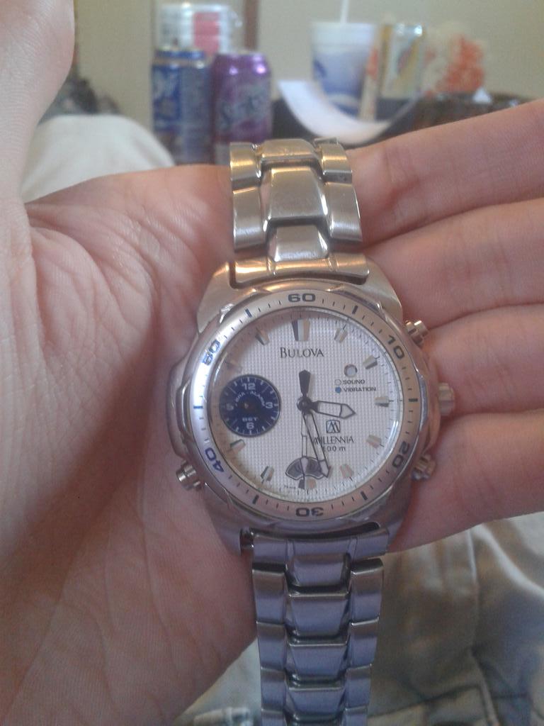 TrapCod's tweet photo. Wrist ao cold, my arm got runny nose #Bulova http://t.co/Z6hG4gZ3Ng