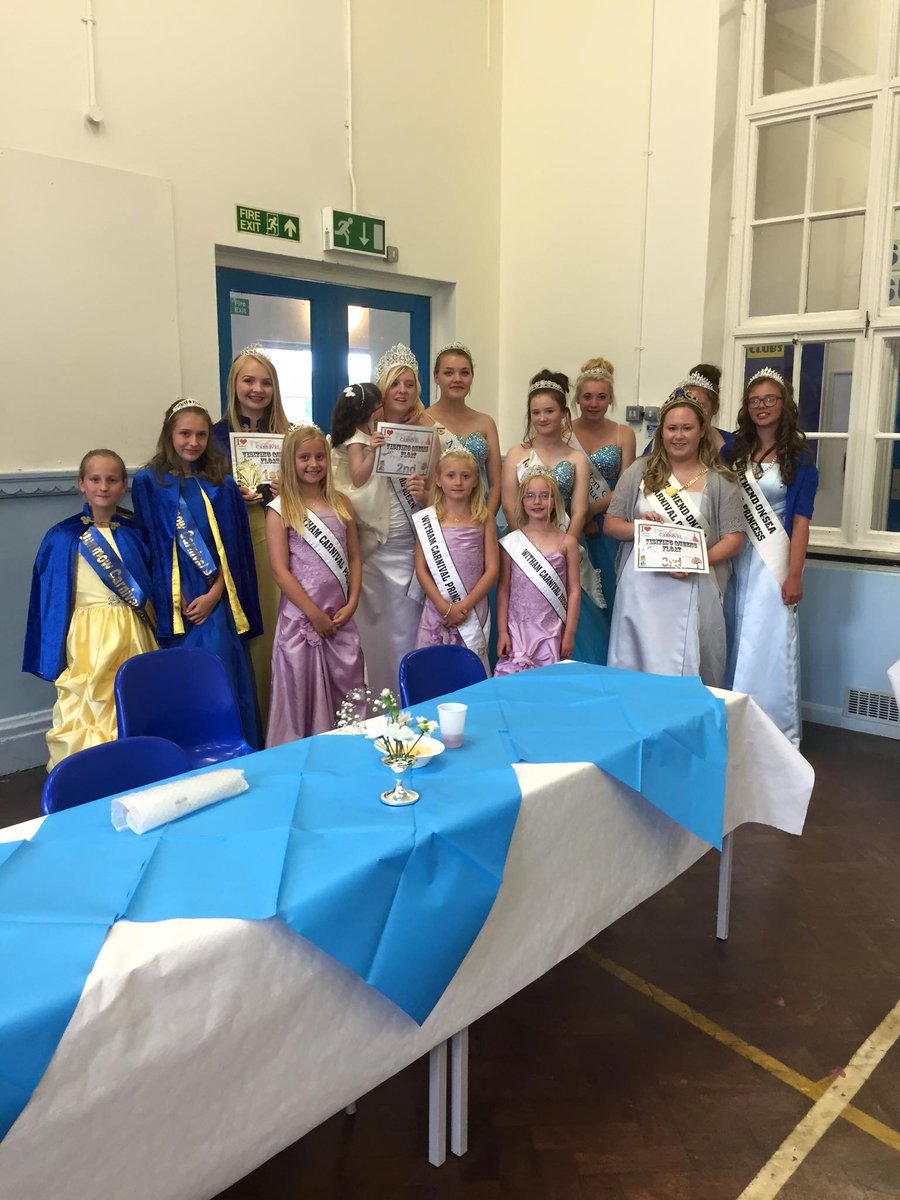 Carnival_Queen's tweet photo. We meet lovely girls as we represent Grt Dunmow &amp; @Dunmow_Carnival at other Essex carnivals; it's tiring but fun :-) http://t.co/PIiSQZhCy5