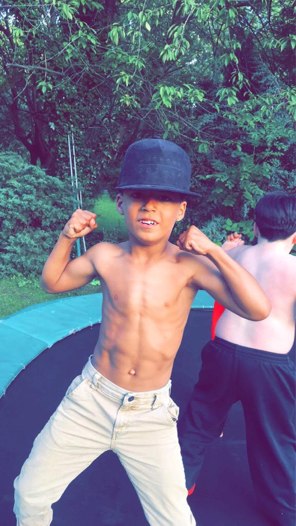 jordanbryant1_'s tweet image. Little AJ in the making #thisboyhungry @anthonyfjoshua