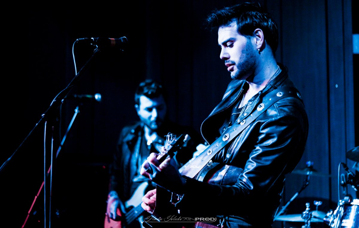 DENNprod's tweet photo. Anoche los @FackersRock en @SherlockBar
Ph: Flavia Toledo #DENNprod http://t.co/7b9nMwM5MA