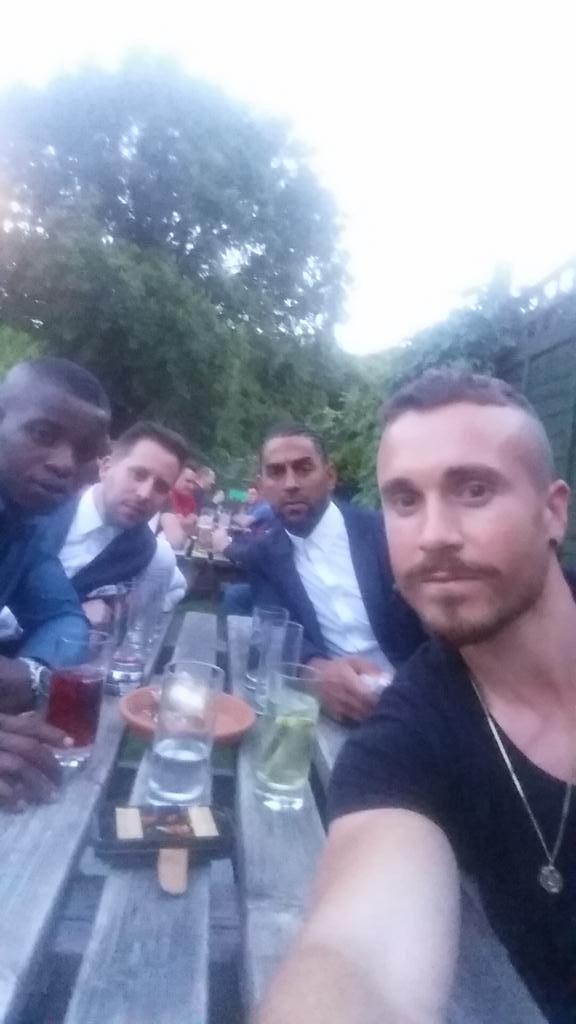 darren_everest's tweet photo. Oh oh the boys are out early doors tonight! @Maxlette @RamMarwa http://t.co/qXRljcEVL9