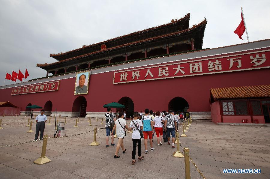 ChinaLive_NA's tweet photo. Tian'anmen Rostrum to be closed from Aug. 1 to Sept. 7 http://t.co/odANpL8Ojs
