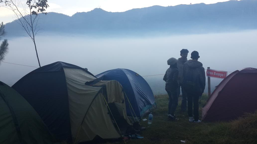 goddril's tweet photo. Suasana pagi camping ground peserta @FestivalDieng #DCF2015 http://t.co/LbMnItKW95 #share