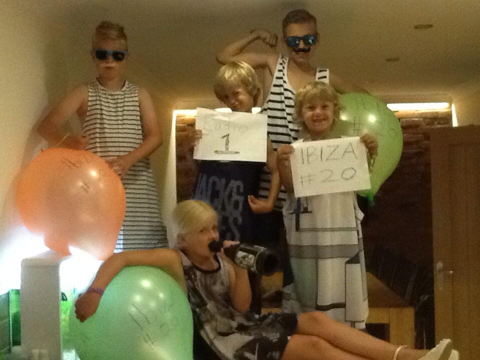 dickermann's tweet photo. #bbcradio1 having it large with my kids and there friends celebrating 20years!!!! http://t.co/rkr5yZLUuV