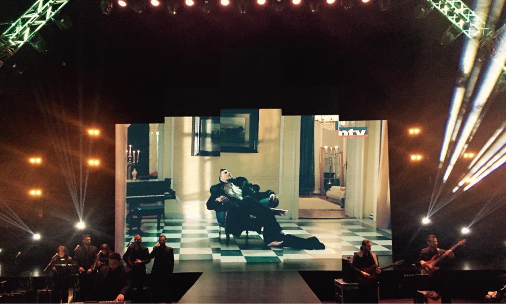 eddyghanem's tweet photo. #AlArez #Festival2015 #OnStage #Now @kfourywael http://t.co/KjC7Y7DLl2