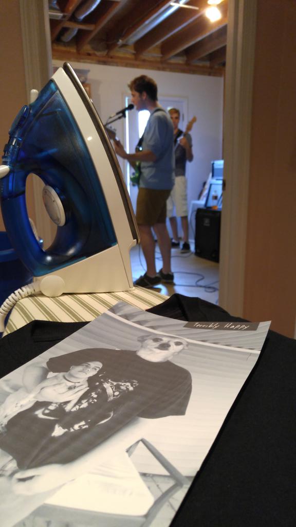 Terribly Happy tweet media