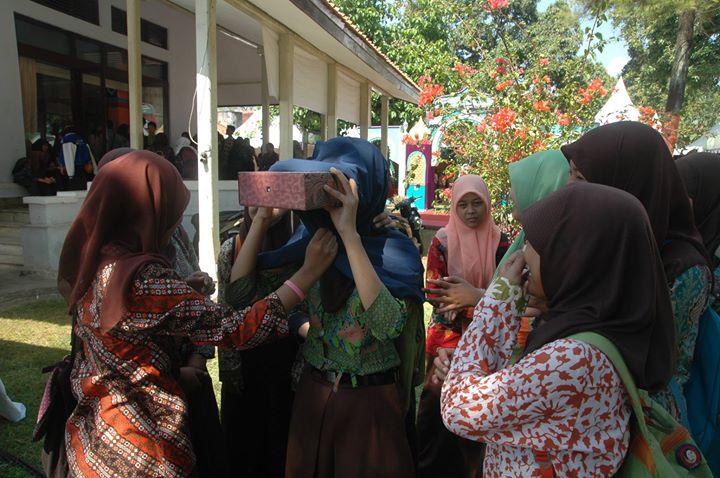 <a href="/arieharyana/">arie</a> <a href="/kljjogja/">KLJ Jogja</a> <a href="/official_KLJI/">KLJIndonesia</a> berebut mencoba kamera obscura