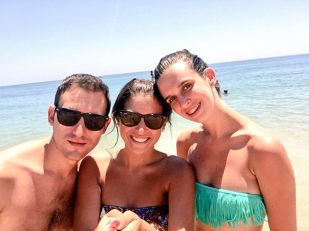 Saaarcfh's tweet photo. Ellos son mi familia por elección..💛 #LesQuiero #CañosDeMeca #MiMaridoYMiHermana #V2015 @kristobal_857 @crisllanti http://t.co/MQB4f4EwbS