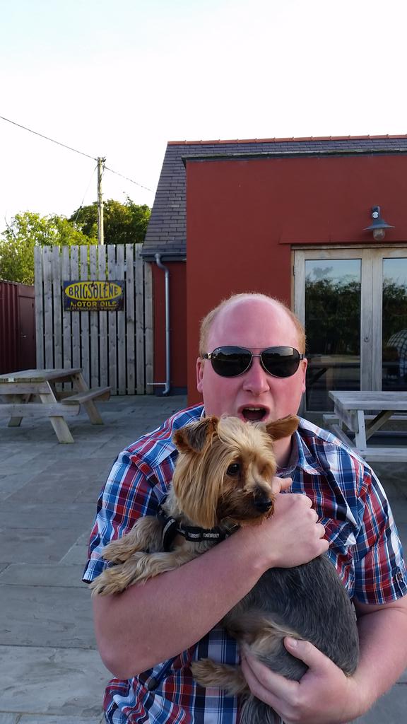 celders23's tweet photo. Cant take him anywhere!#escapingwindoneandtwo @birthdaycelebrations @chrisjsouthall @davidmills54 #traptwo ?? Lol http://t.co/o5BwsDYDCv