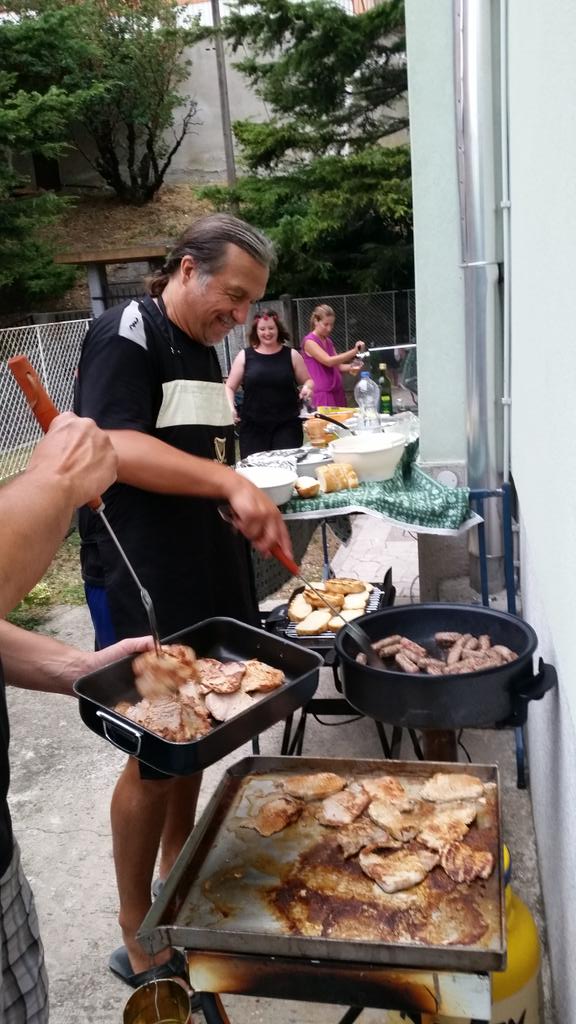 barbarasivini1's tweet photo. @Facundo_Arana RockingFoodTrieste! Ja...Fiesta...Asado...y Rock! Con @__MrRock y #Maxxdoublex! \m/ \m/ ;-) http://t.co/4QLsnTIzur