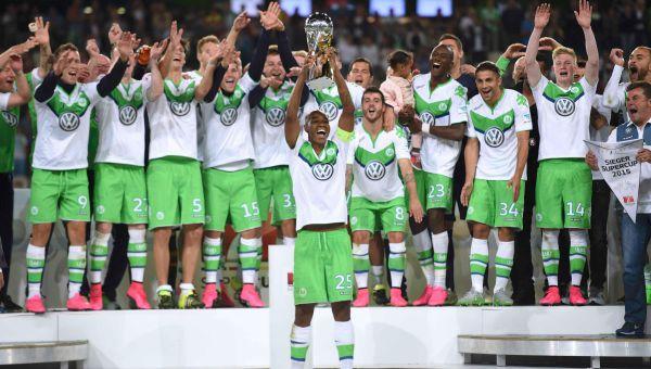 NTN24ve's tweet photo. Wolfsburgo supera en los penales al Bayern Múnich y conquista la Supercopa de Alemania http://t.co/7cQmmWuvdt http://t.co/UxgZlvV20a