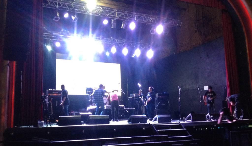 El_fafero's tweet photo. @El_fafero ya esta en @TeatroVorterix con @ei_oficial http://t.co/YBerHgDOv8