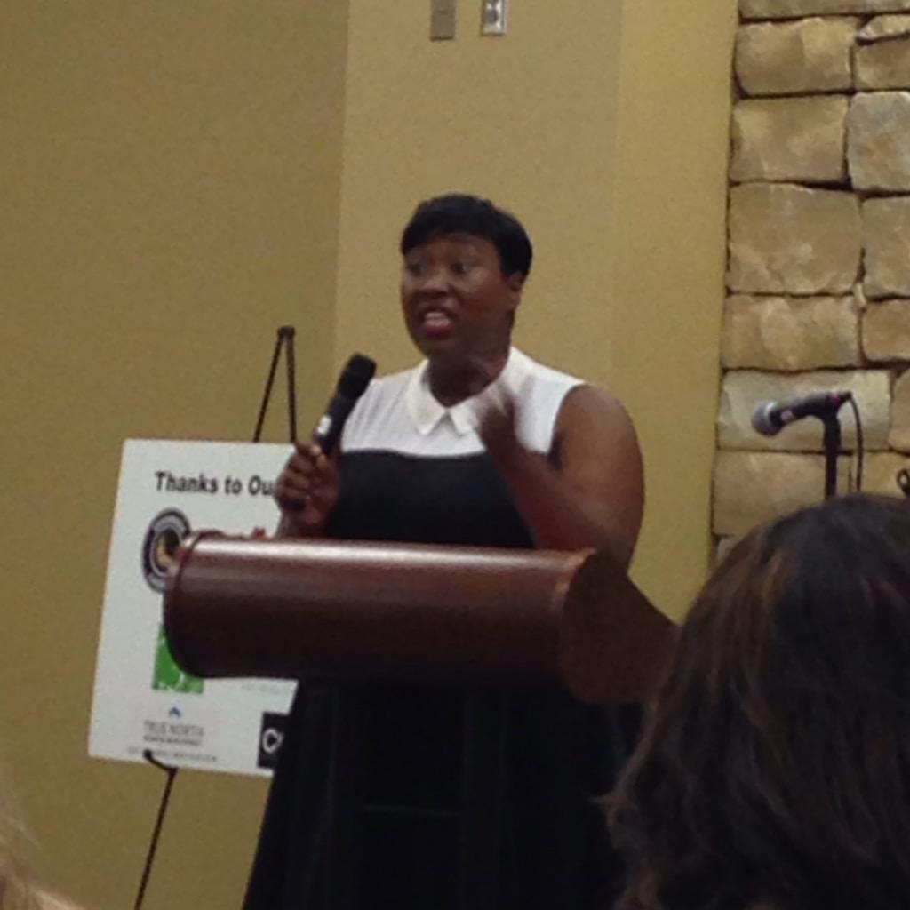 AGilmoreBlogs's tweet image. Fabulous fashion blogger Jeniese Hosey! #seejanewrite #BloganistaMiniCon