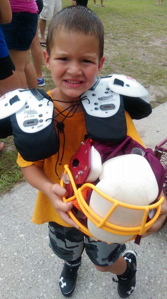 Kelly_C11's tweet photo. My lil man had his 1st football practice &amp; got his pads today, he is soooo excited #FutureDE #ComingAfterYourQB http://t.co/vIvERPtVDG