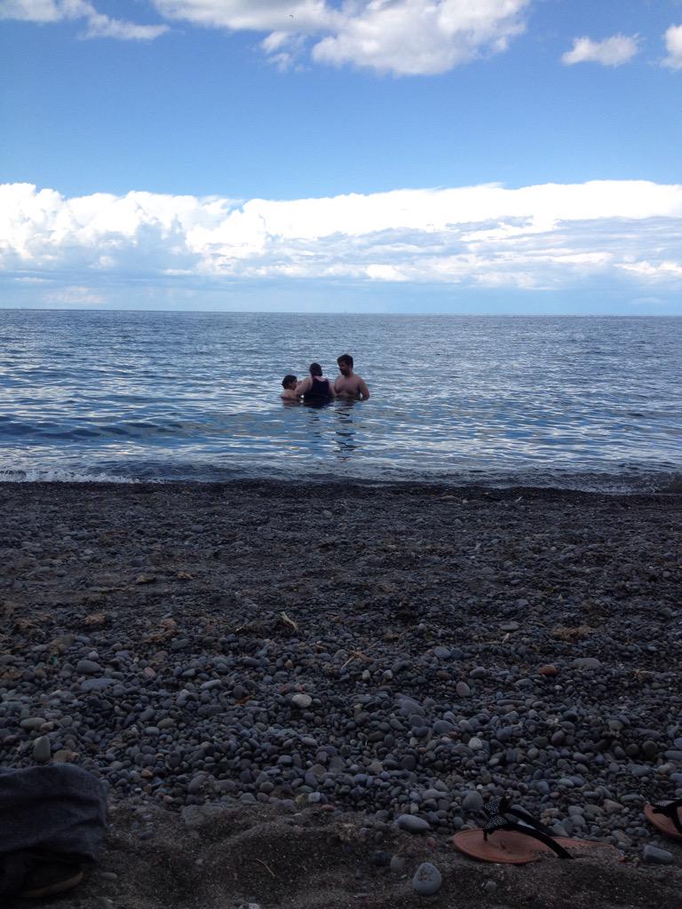 ItsAimeeDee's tweet photo. Canadian beach day.
#DatLake #ImCold #ICanSeeTorontoFromHere http://t.co/X8OqguJ4m2