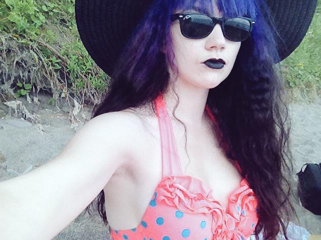 ItsAimeeDee's tweet photo. Canadian beach day.
#DatLake #ImCold #ICanSeeTorontoFromHere http://t.co/X8OqguJ4m2