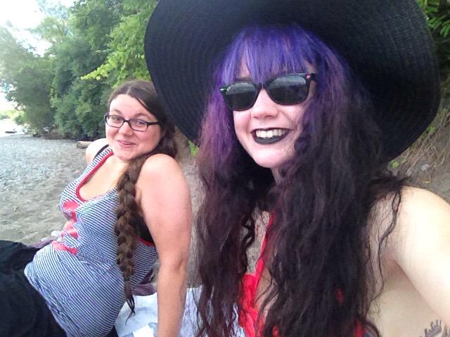 ItsAimeeDee's tweet photo. Canadian beach day.
#DatLake #ImCold #ICanSeeTorontoFromHere http://t.co/X8OqguJ4m2