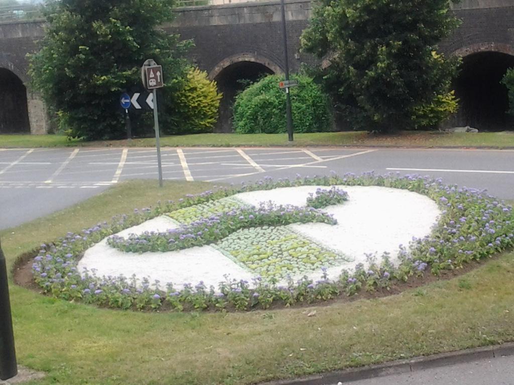 Flower Bed to Celebrate 90 years bathsoroptimists.org.uk/2015/08/01/flo…