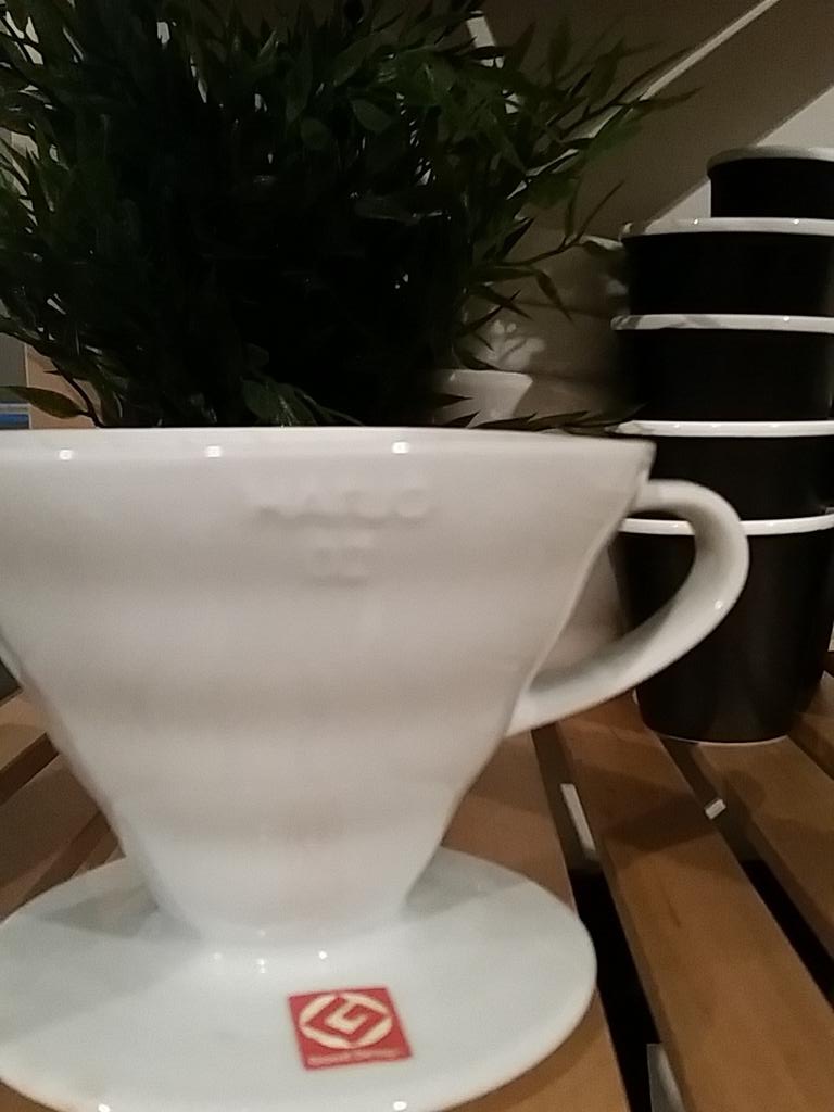 V60 #hario recipe 
12 grams in #dose
200 out #yeild
2"20 seconds #time
88-97° Celsius #temp*
EK #grinder 
*dark-light