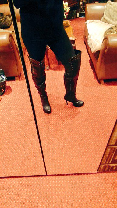 Super trampling boots... http://t.co/Pzca7tFMr4