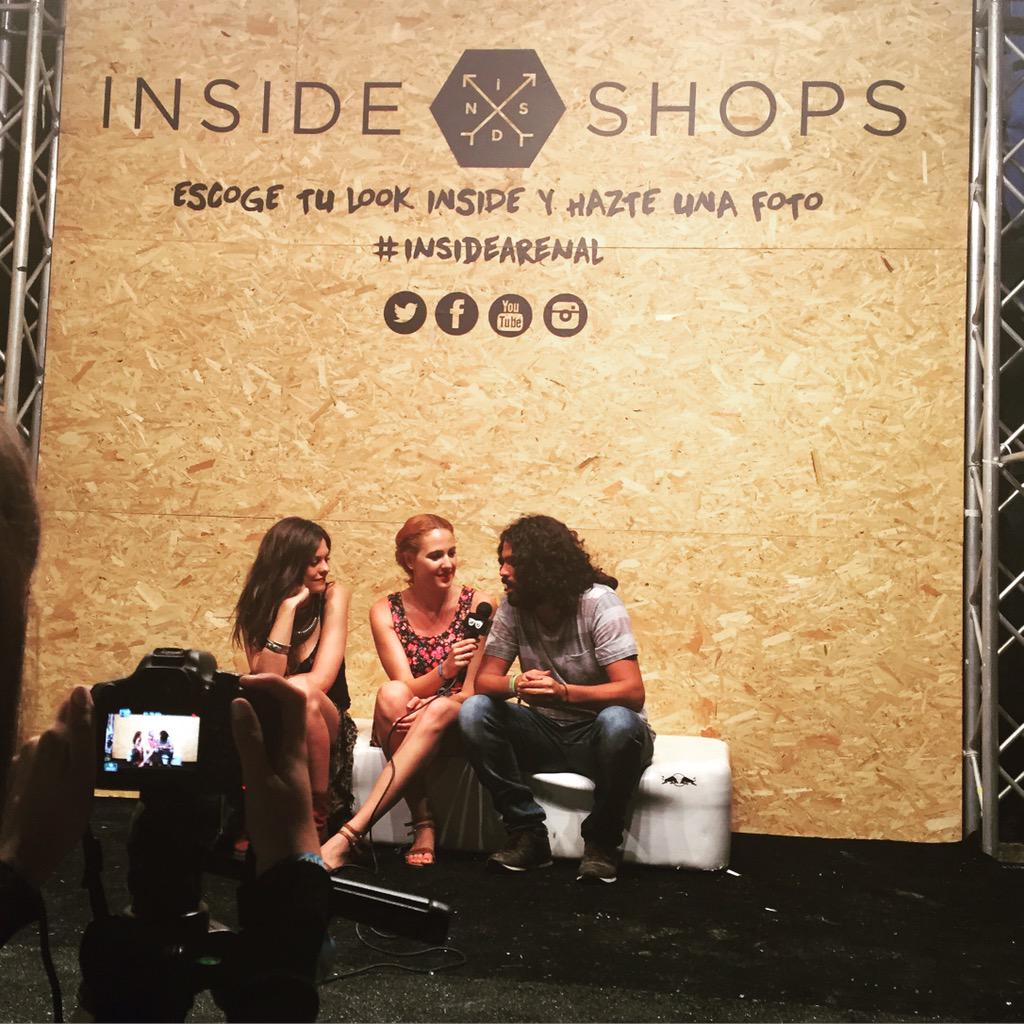 InsideShops's tweet photo. Está pasando! Entrevistando a @cantecademacao antes de subir la #escenarioinside #InsideArenal @ArenalSound http://t.co/NSfFTLeVfL