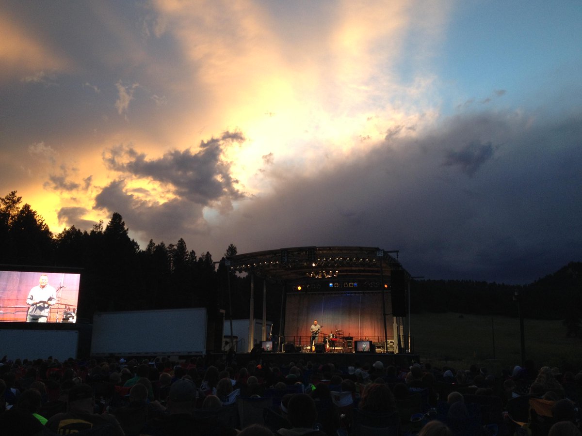 joeyshivers's tweet photo. God showing off this week @Nationwideyouth during worship with @jordanhband http://t.co/ovRPwVkqmL