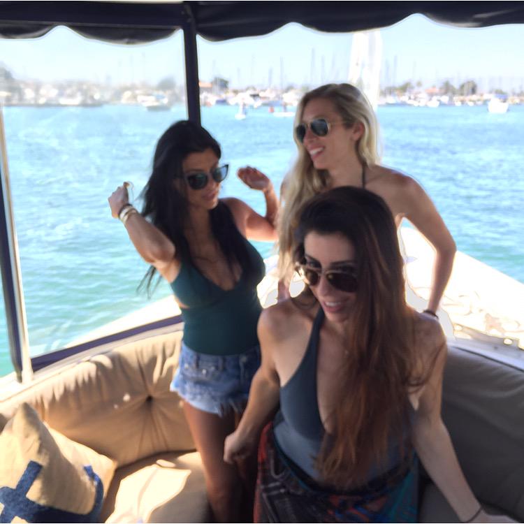 kourtneykardash's tweet image. Boating.